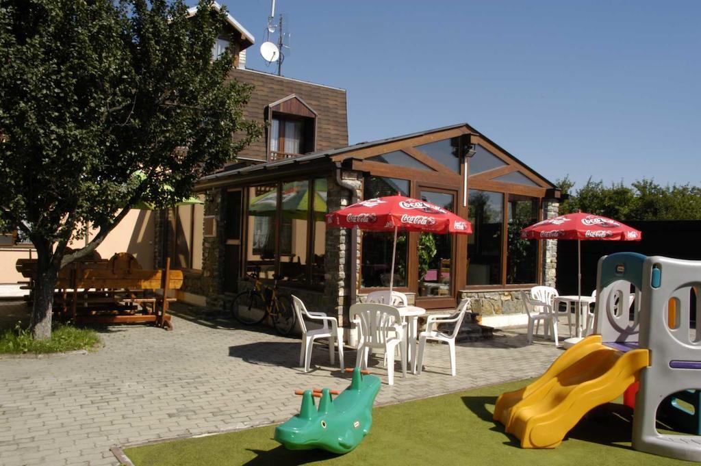 Penzion Tatry Poprad Exterior foto